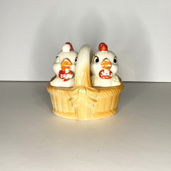 Vintage Chicks In Basket Salt & Pepper Shakers - Picture 1 of 11